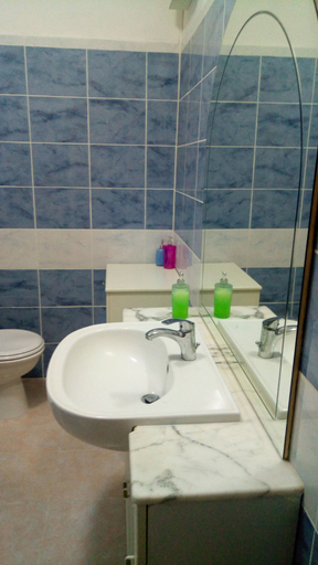 Bathroom 5, LovelyBed, Latina