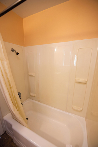 Bathroom 5, Bell's Melody Motel, Cheboygan