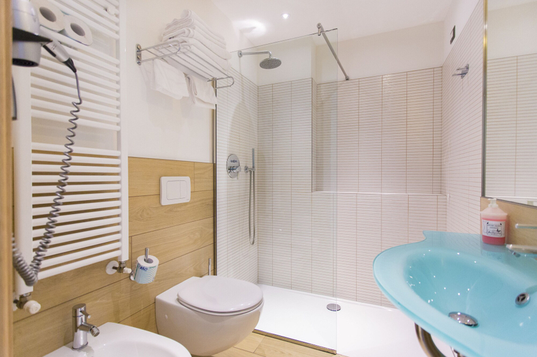 Bathroom 5, Bellariva Feeling Hotel, Rimini