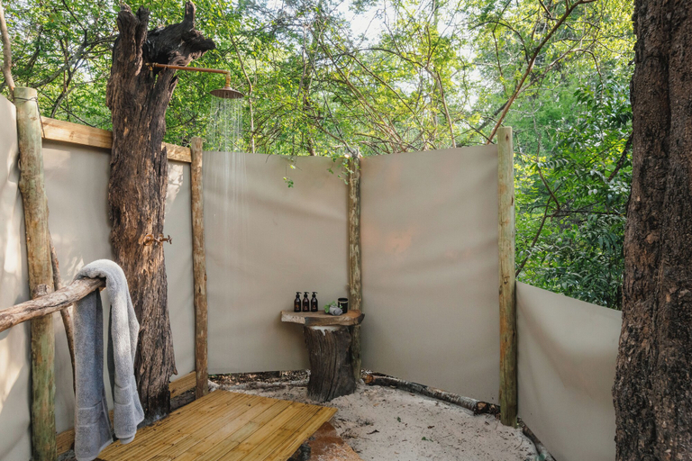 Bathroom 5, Tsowa Safari Island, Kazungula
