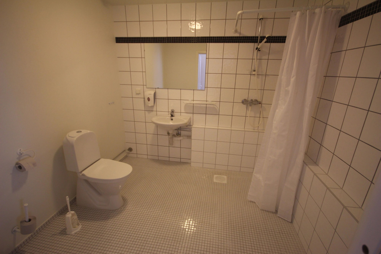 Bathroom 3, Systra Hotel Søvik, Haram