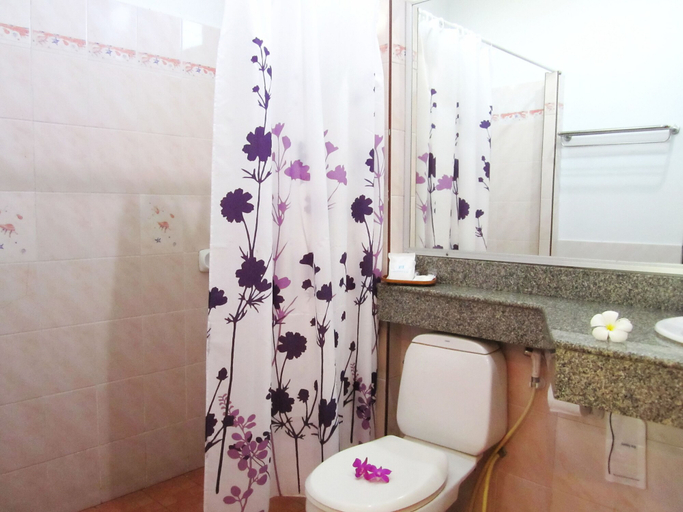 Bathroom 4, Lanta IL Mare Beach Resort, Ko Lanta