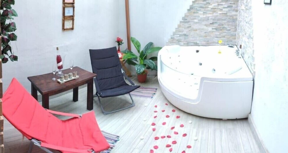 Others 5, House with Hot Tub, Guadalajara