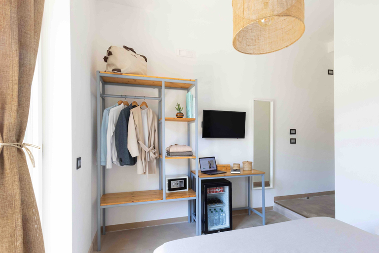 Room 2, Mediterranean Suites - Old Town, Napoli