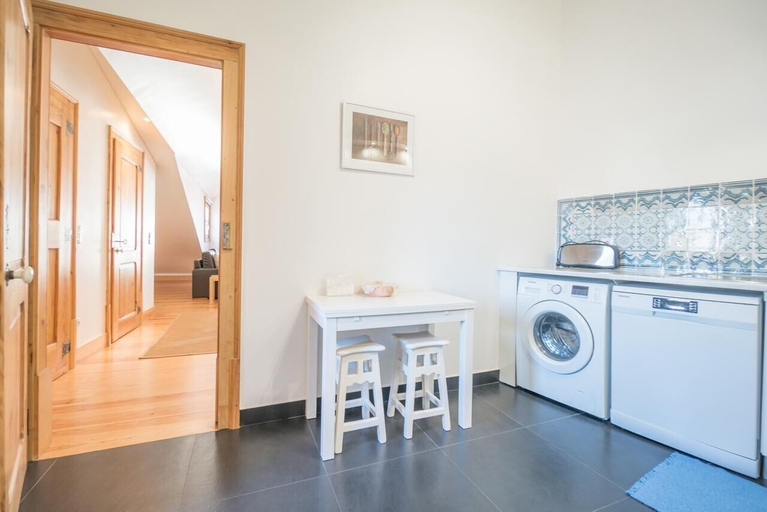 Others 5, Superb Flat Cathedral & River View, Lisbon