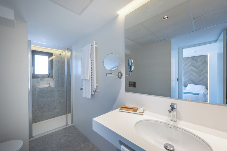 Bathroom 5, Climia Belroy 4* Superior Hotel, Alicante