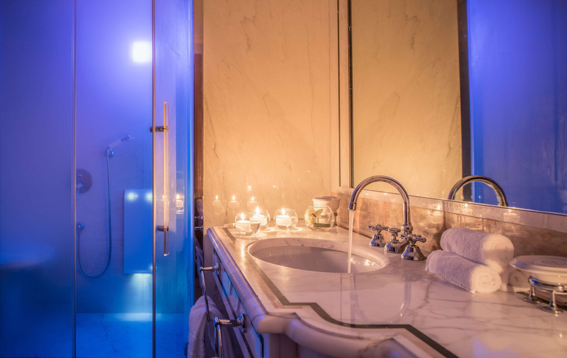Bathroom 5, Rome Cavalieri, A Waldorf Astoria Hotel, Rome