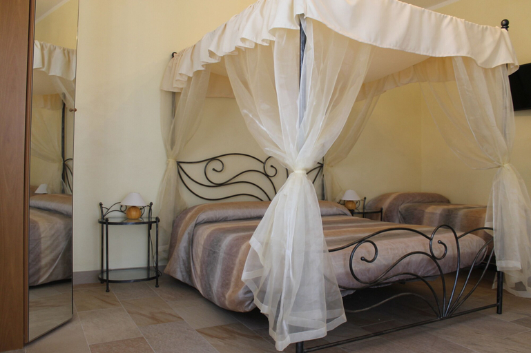Bedroom 4, Re Lear, Verona