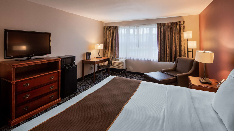 Bedroom 3, SureStay Plus Hotel by Best Western Auburn, De Kalb
