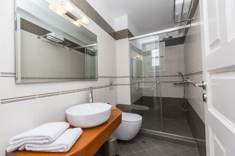 Bathroom 4, Castle Mansions, South Aegean