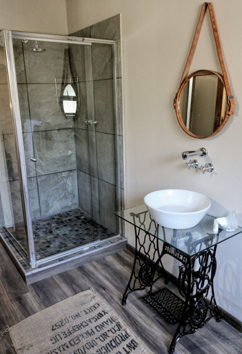Bathroom 3, The Fat Mulberry Guesthouse, Thabo Mofutsanyane