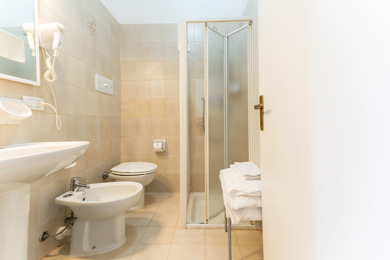 Bathroom 4, Hotel Benaco Bee Free, Verona