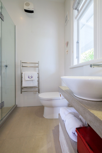 Bathroom 5, Andelin Guest House, Waitakere