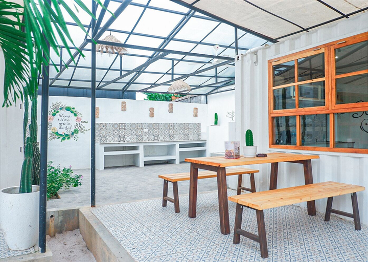 Food & Drinks 5, Danka Vacation Home, Batam