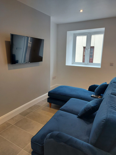Others 5, 8 Eyre Square Lane