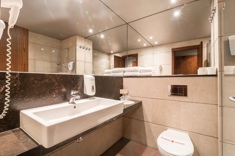 Bathroom 3, Hotel El Patio, Zaragoza