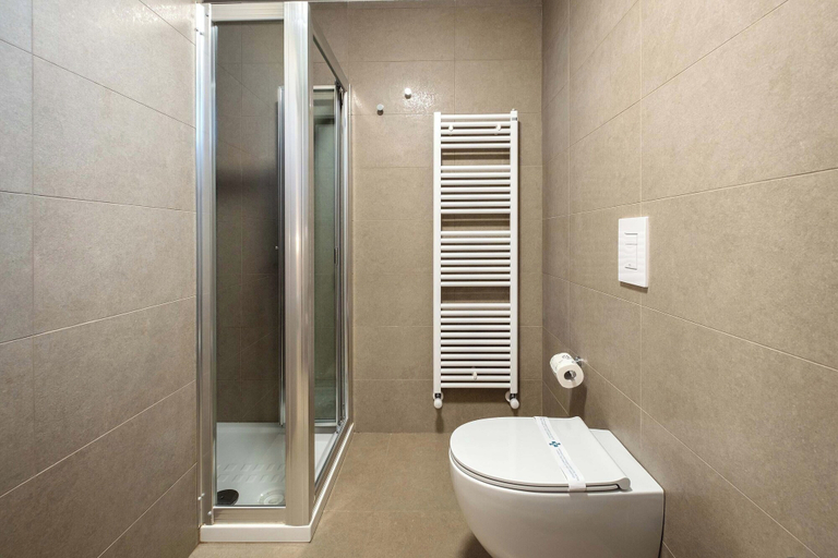 Bathroom 4, 2197 Tenuta Donna Caterina, Brindisi