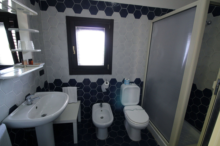 Bathroom 5, Hotel Residence Capo Campolato, Syracuse