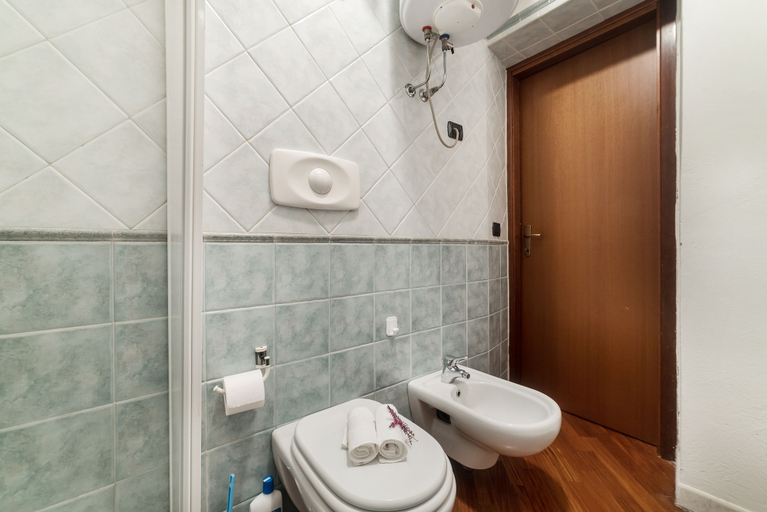Bathroom 3, Bologna Central Studio, Bologna