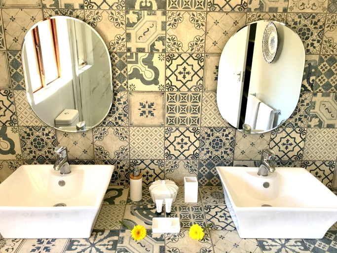 Bathroom 3, A Kings View, Uthungulu