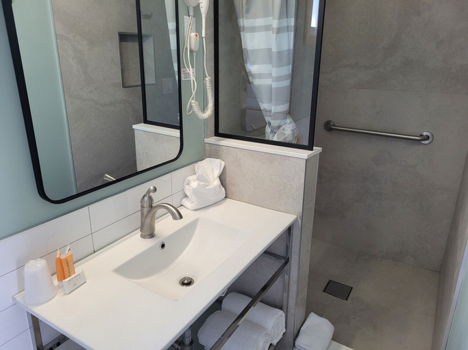 Bathroom 4