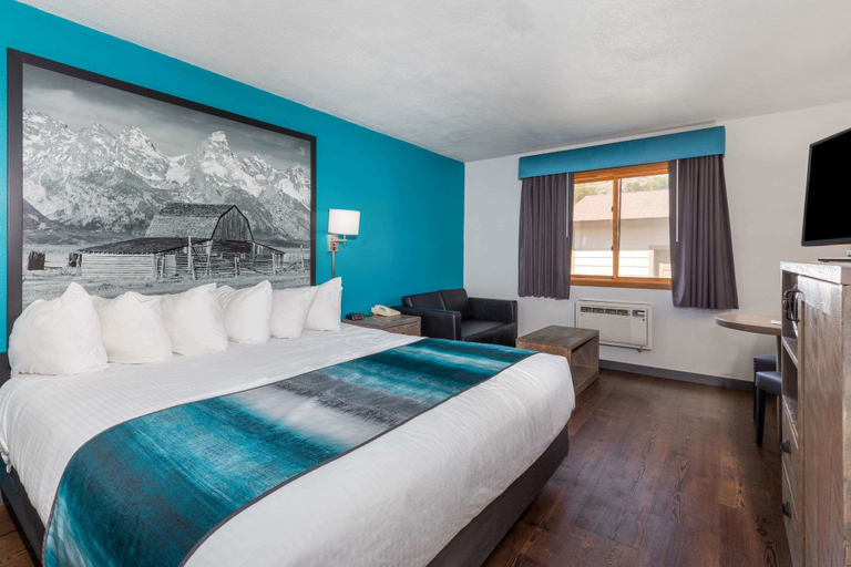 Bedroom 3, Super 8 by Wyndham Gardiner/Yellowstone Park Area, Park
