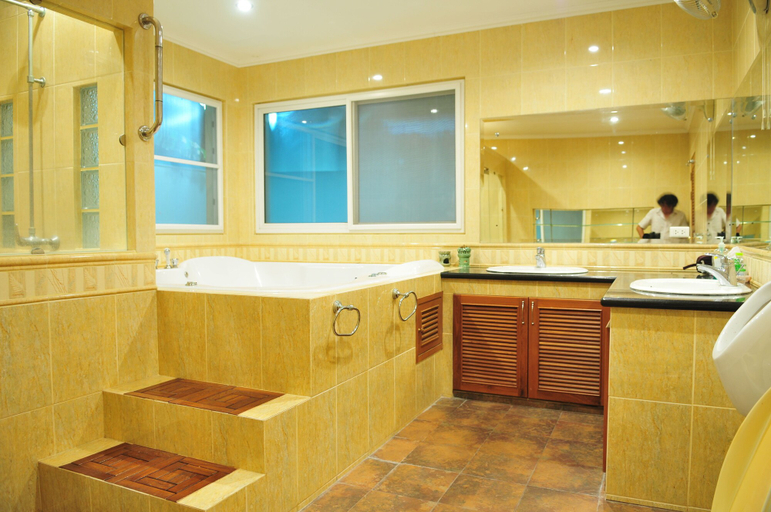 Bathroom 3, Blue Lagoon Pool Villa, Bang Lamung