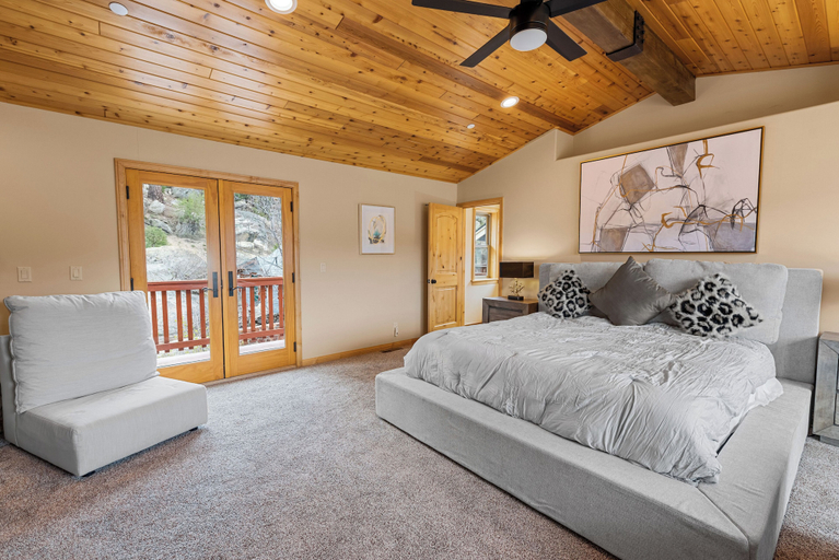 Bedroom 3, Boulder Bay Chalet Lakefront, San Bernardino