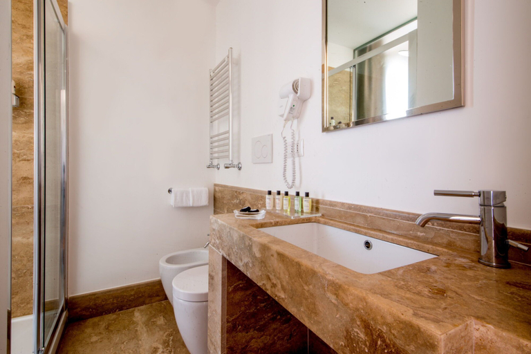 Bathroom 4, Nazionale 51 - Group, Rome