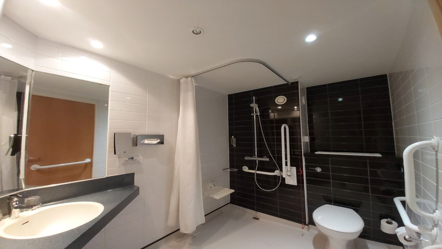 Bathroom 5, Holiday Inn Express LEEDS - EAST by IHG, Leeds