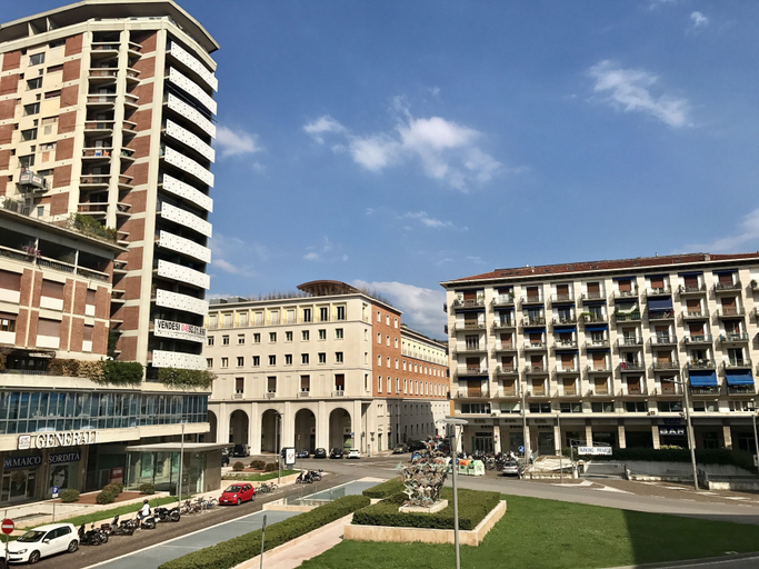 Exterior & Views 2, Simoni 10, Verona