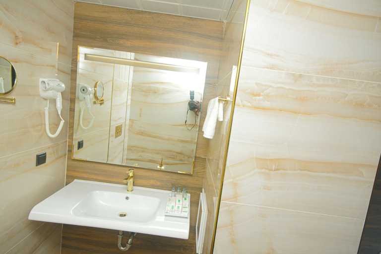 Bathroom 4, United Hotel International, Mfoundi