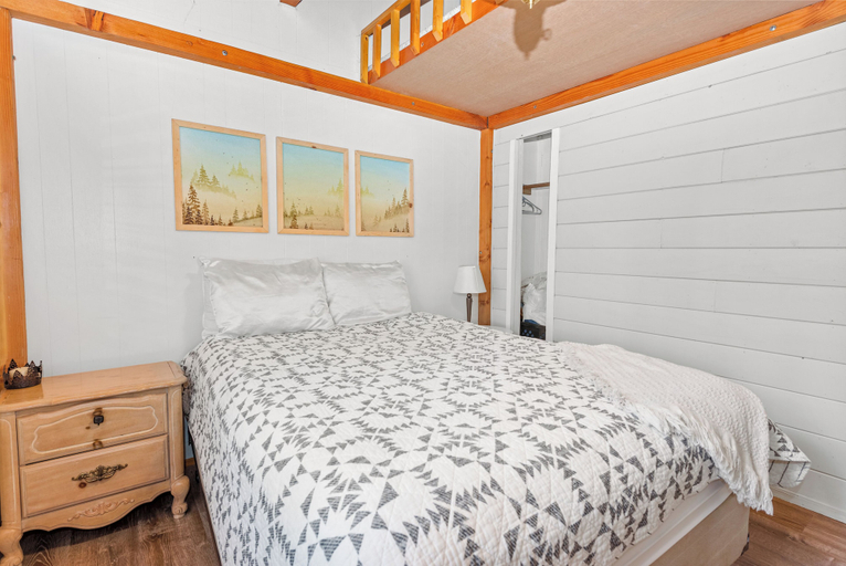 Bedroom 3, Dark Pine Retreat, San Bernardino