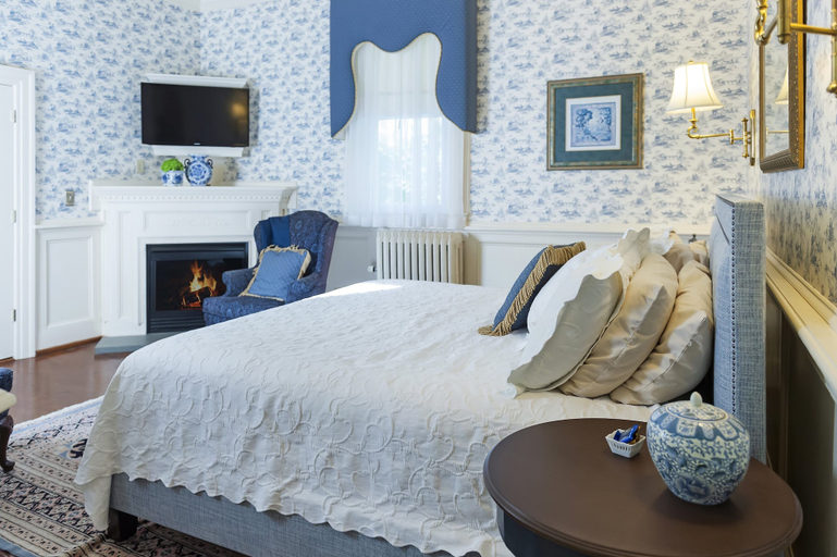 Bedroom 2, Arrowhead Inn, Durham