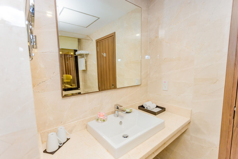 Bathroom 5, Muong Thanh Grand Quang Nam, Da Nang