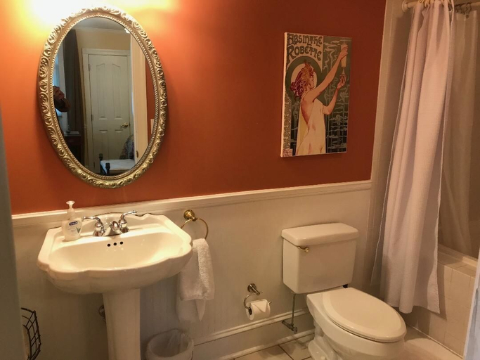 Bathroom 4, Vandiver Inn, Harford