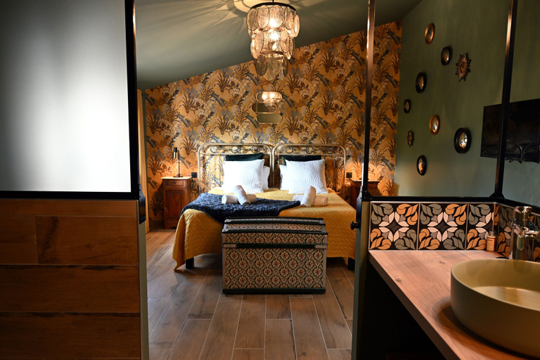 Bathroom 5, SOUS LES PINS, Var