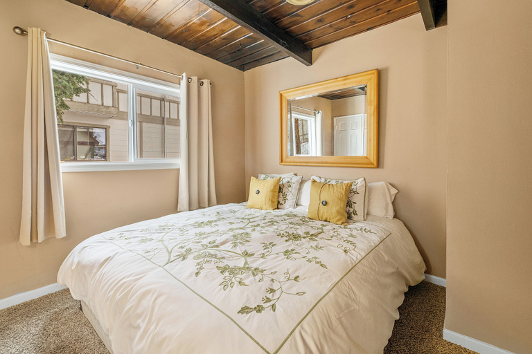 Bedroom 3, Bears Eye View, San Bernardino