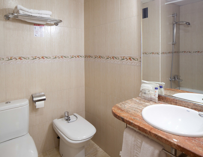 Bathroom 4, htop Palm Beach & SPA, Girona