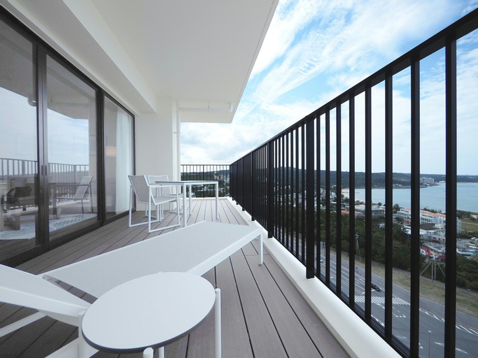 Exterior & Views 1