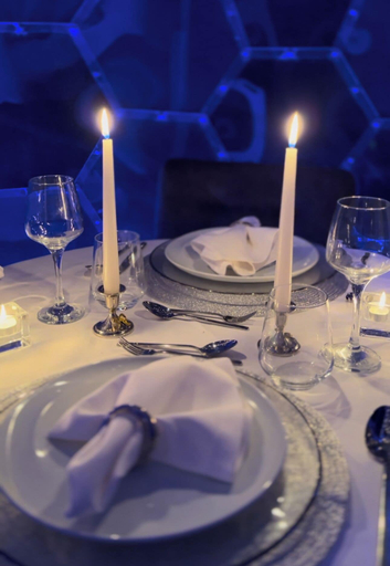 Couples dining 2, Koru Aura Mengen, Mengen