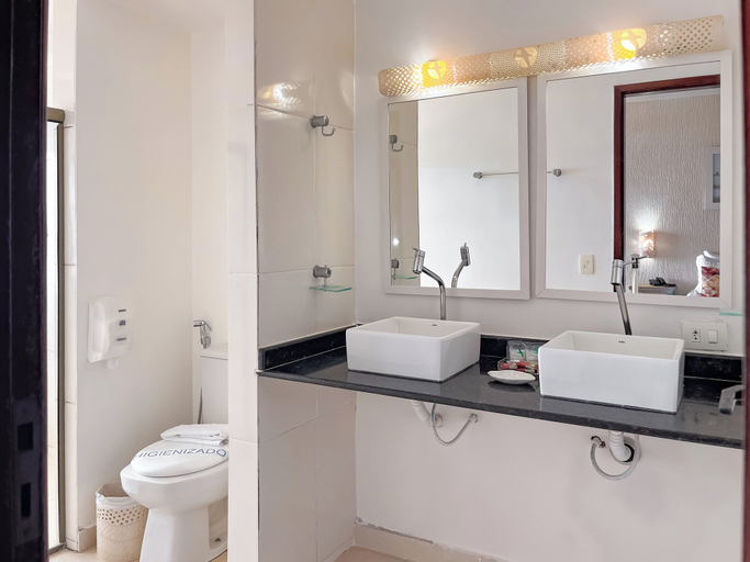 Bathroom 4, Pousada do Albatroz, Cabo Frio