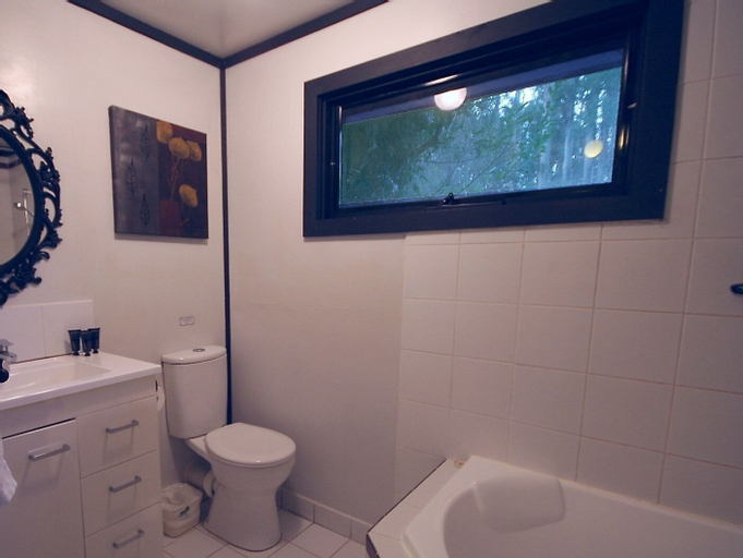 Bathroom 11