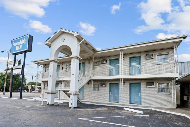 Exterior & Views, Friendship Inn, Bell