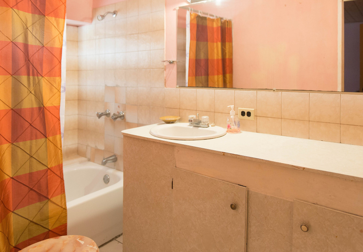 Bathroom 3, Gibb's Chateau