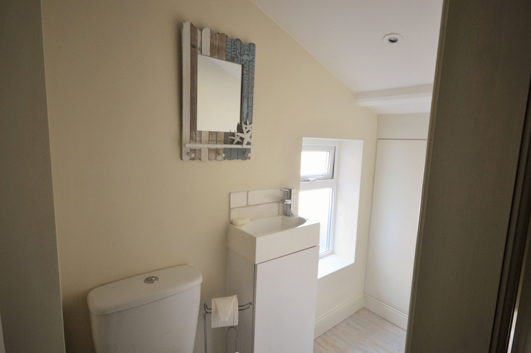 Bathroom 3, Sands Cottage, Isle of Wight