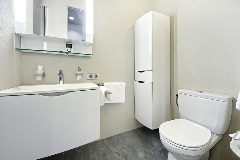 Bathroom 4, Sky Apartments Rentals Service, North-Western