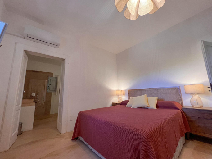 Room 2, TD Trulli Chiara Tastefully Decorated Trulli With Pool, Brindisi