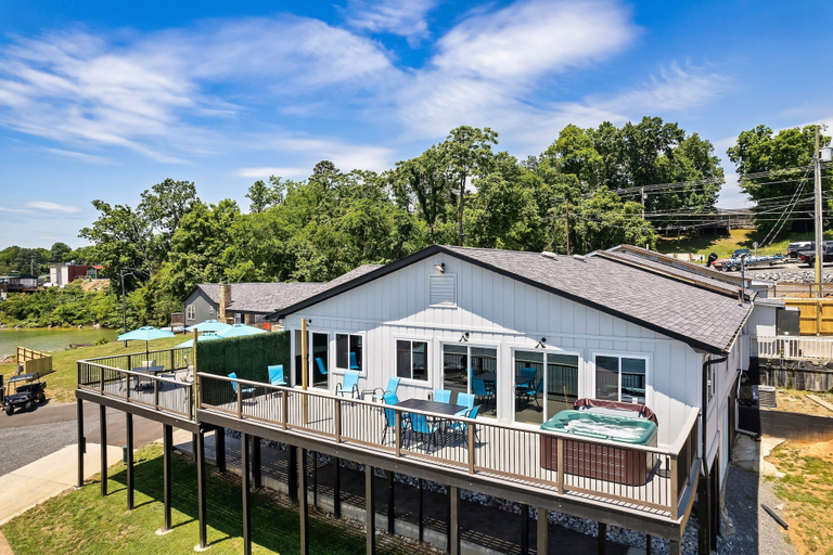 Exterior & Views 2, The Lodge at Lakeside, Jefferson
