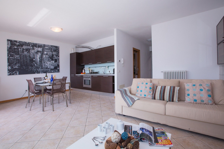 Others 5, Vista d'Oro Palma Apt. 5, Lecco